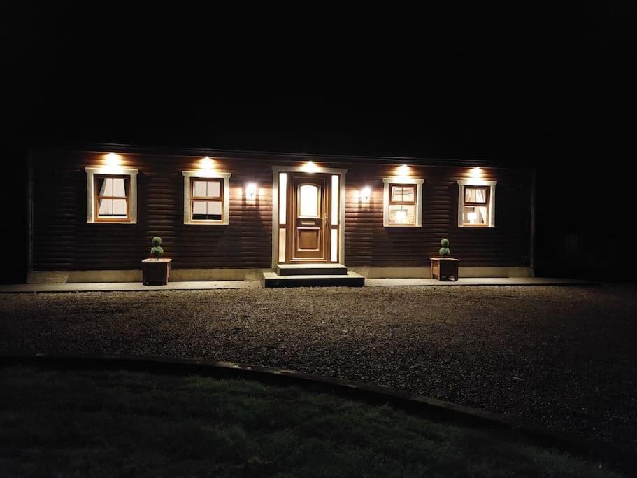Luxurious Log Cabin With Lay-Z Spa Hot Tub Villa Ballina  Exterior foto