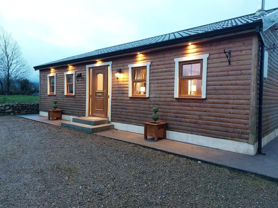 Luxurious Log Cabin With Lay-Z Spa Hot Tub Villa Ballina  Exterior foto