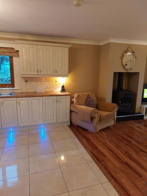 Luxurious Log Cabin With Lay-Z Spa Hot Tub Villa Ballina  Exterior foto